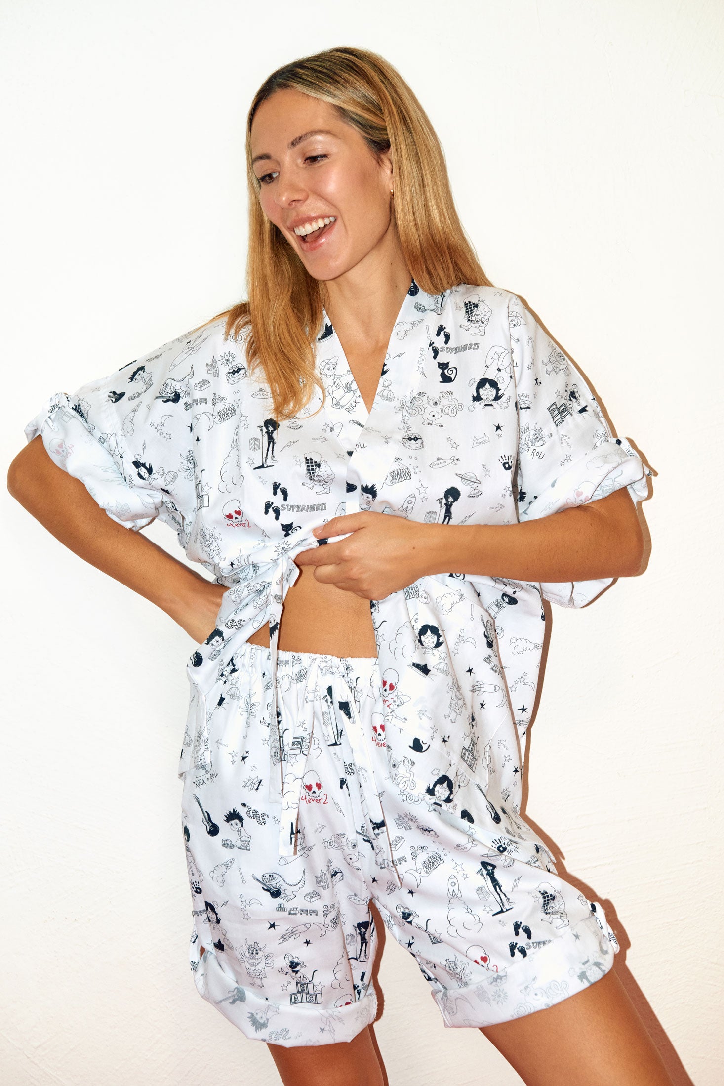 Mujer con blusa y pantalón corto Jinbei en algodón impreso de Forever 2